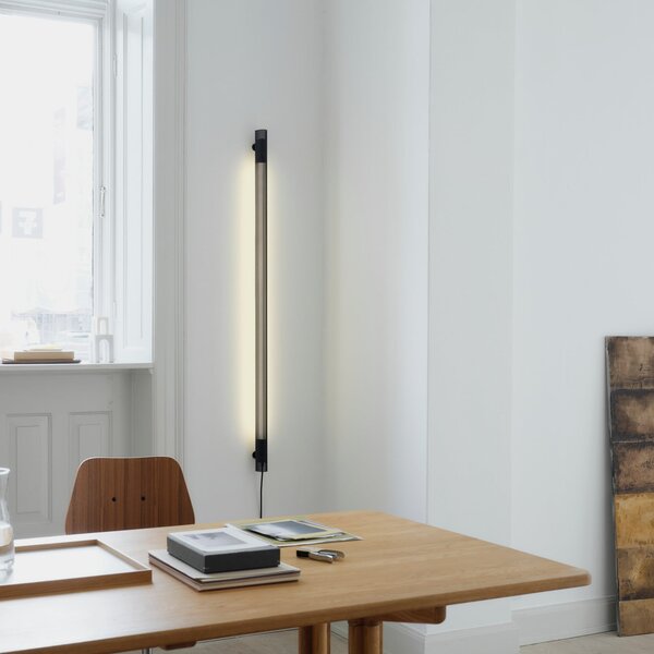 GEJST stenska svetilka Radent, črna, višina 135 cm, G13 LED, Črna, Dnevna soba / jedilnica, Kovina