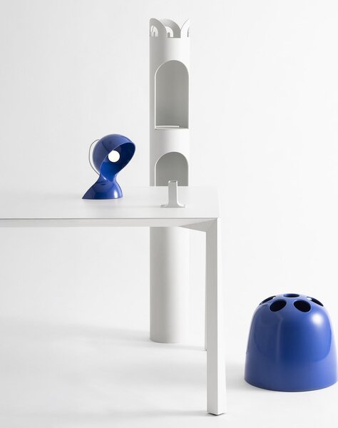 Artemide namizna svetilka Dalú, modra, višina 26 cm, plastika, Modra, Dnevna soba / jedilnica, Plastika, Dizajn