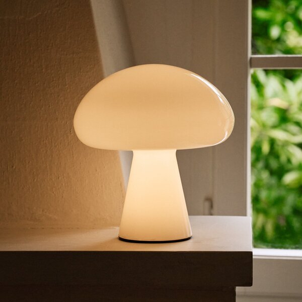 GUBI Gubi LED-akumulatorska namizna svetilka Obello, biserno bela, IP44, steklo, zatemnjen, Bela, Dnevna soba / jedilnica, Steklo, Dizajn