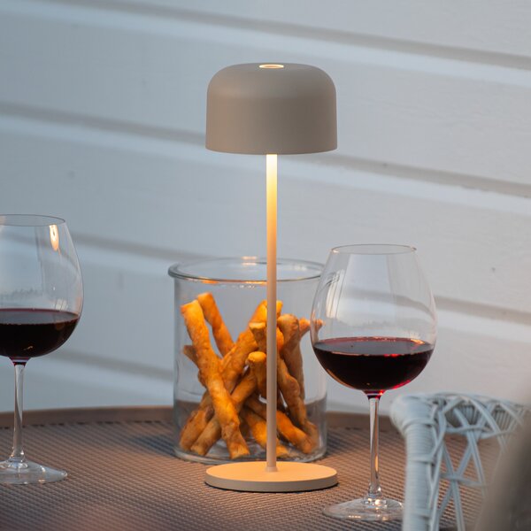 Konstsmide LED-akumulatorska namizna svetilka Lille, višina 36 cm, peščena barva, IP54, USB, zatemnjen, Bež, Dnevna soba / jedilnica, Aluminij, Sodobni