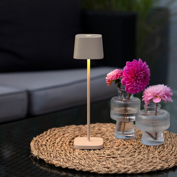 Konstsmide LED-akumulatorska namizna svetilka Capri, višina 25 cm, peščena barva, IP54, zatemnjen, Bež, Dnevna soba / jedilnica, Kovina, Sodobni