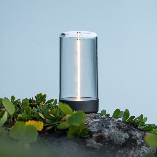 Konstsmide LED-akumulatorska namizna svetilka Edison, višina 15 cm, siva/prozorna, IP54, zatemnjen, Prozorna, Dnevna soba / jedilnica, Plastika, Sodobni