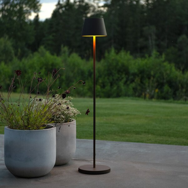 Konstsmide LED-akumulatorska stoječa svetilka Pomezia, črna, 124 cm, IP54, USB, zatemnjen, Črna, Dnevna soba / jedilnica, Aluminij, Sodobni