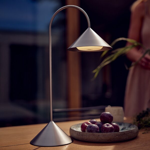 FRANDSEN LED-akumulatorska namizna svetilka Grasp, nerjaveče jeklo, višina 47 cm, zatemnjen, Kovinska, Nerjaveče jeklo, Dizajn