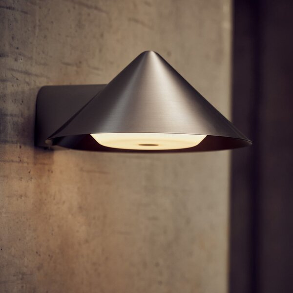 FRANDSEN LED-akumulatorska stenska svetilka Grasp, nerjaveče jeklo, 15 cm, zatemnjen, Kovinska, Dnevna soba / jedilnica, Nerjaveče jeklo, Dizajn