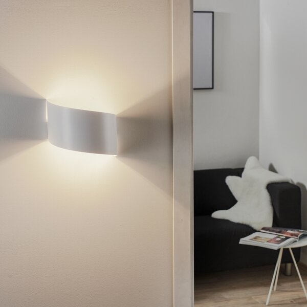 EMIBIG LIGHTING Stenna svetilka Vero iz belo lakiranega jekla, zatemnjen, Bela, Dnevna soba / jedilnica, Kovina, Sodobni