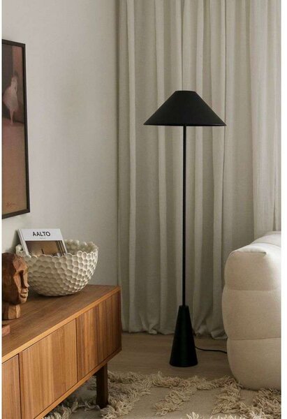 Globen Lighting Stojna svetilka Cannes, črna, višina 140 cm, Črna, Dnevna soba / jedilnica, Kovina, Dizajn