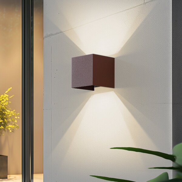 Lindby Smart LED zunanja stenska svetilka Dara rjasta kotna CCT RGB Tuya, zatemnjen, Rjava / rjasta, Aluminij, Sodobni