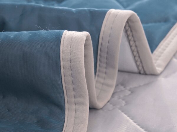 Hladilna poletna odeja ELARIA, temno modra Dimenzije: 160 x 200 cm