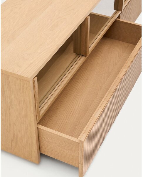 TV omarica v hrastovem dekorju v naravni barvi 200x54x40 cm Helvine – Kave Home
