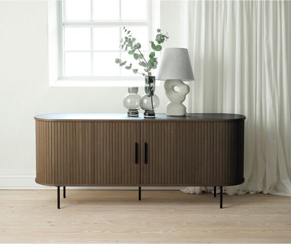 Rjava komoda v hrastovem dekorju z drsnimi vrati 180x76x45 cm Nola – Unique Furniture