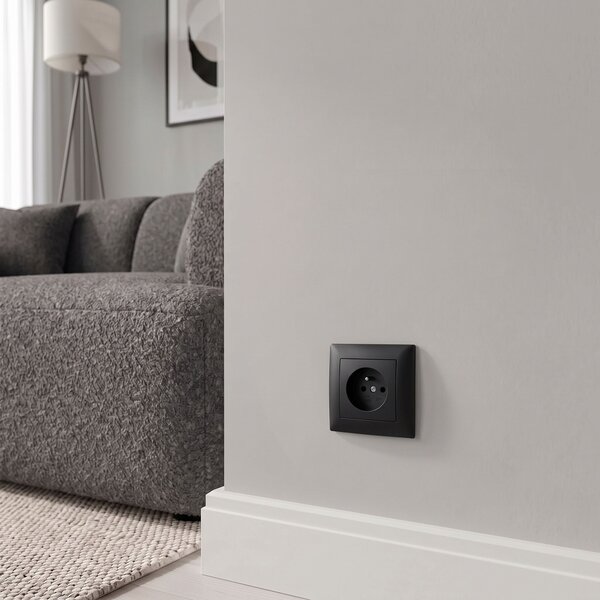 Enojna vtičnica z ozemljitvijo OSTE JNH001-G Black