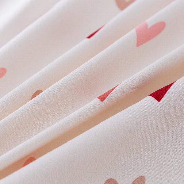 Posteljnina iz mikrovlaken SOFHEARTS kremna Dimenzije posteljnine: 70 x 90 cm | 140 x 200 cm