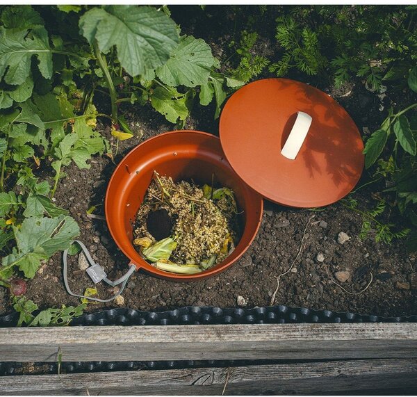 Kompostnik v barvi terakote – Plastia