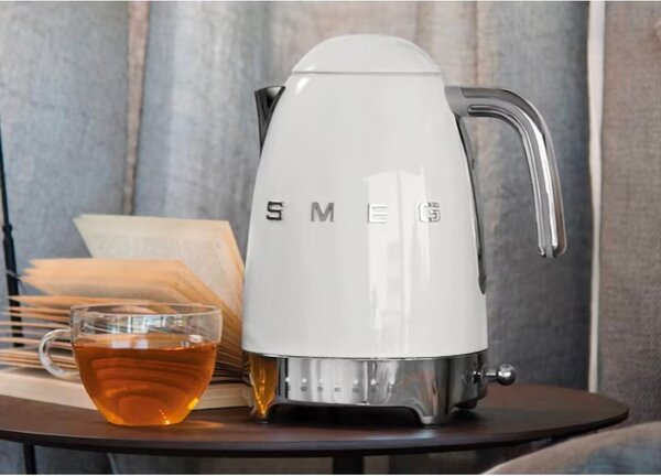 Bel grelnik vode iz nerjavečega jekla 1,7 l Retro Style – SMEG