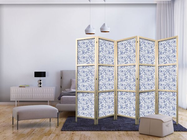Japanski paravan - Illustration in Vintage Style - Blue Flowers on a White Background
