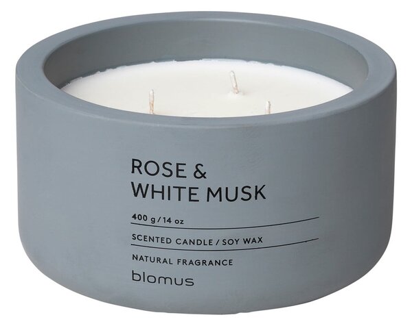 Dišeča sveča iz sojinega voska čas gorenja 25 h Fraga: Rose and White Musk – Blomus