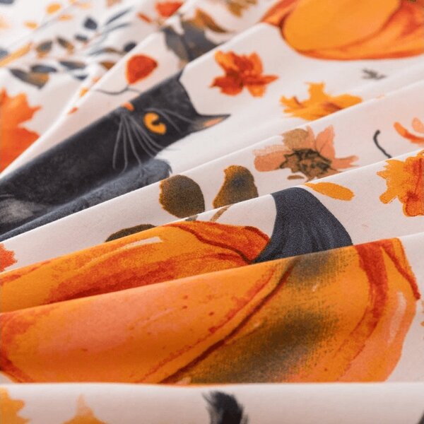 Posteljnina iz mikrovlaken CATS AND PUMPKINS barvna Dimenzije posteljnine: 70 x 90 cm | 140 x 200 cm