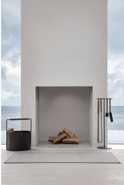 Črna kovinska košara za drva Blomus Fireplace