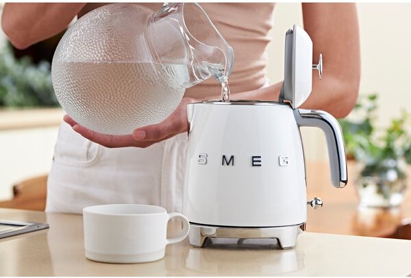 Bel grelnik vode iz nerjavečega jekla 800 ml Retro Style – SMEG