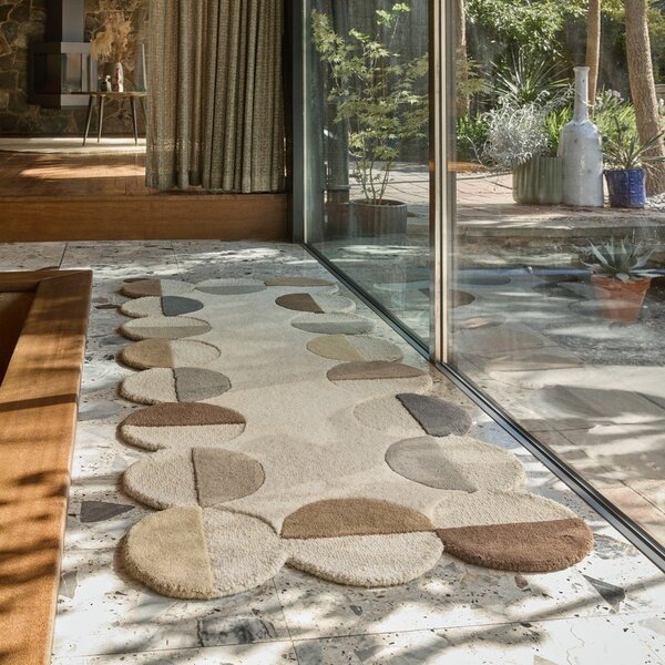 Sivo-bež ročno tkan volnen tekač 80x230 cm Mia Scallop Frame – Flair Rugs