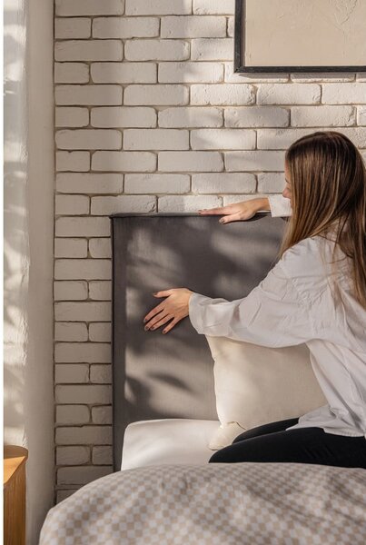 Siva oblazinjena zakonska postelja s prostorom za shranjevanje z letvenim dnom 160x200 cm Thessa Bold – Bonami Selection