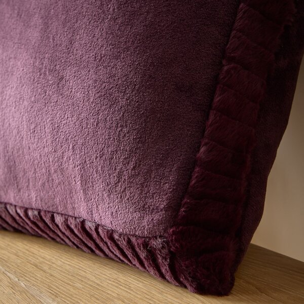 Okrasna blazina iz mikropliša 55x55 cm Velvet and Faux Fur – Catherine Lansfield