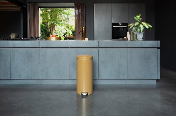 Jeklen koš za smeti s pedalom v zlati barvi 30 l NewIcon – Brabantia