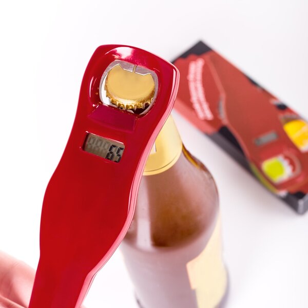Govoreči odpirač za pivo s števcem