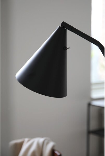 Črna LED zatemnitvena stoječa svetilka s kovinskim senčilom (višina 144 cm) Funil – Markslöjd