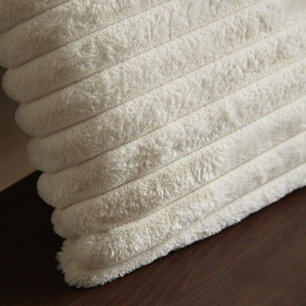 Okrasna blazina iz mikropliša 45x45 cm Cosy Ribbed – Catherine Lansfield