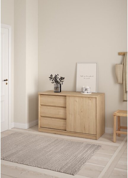 Komoda v hrastovem dekorju z drsnimi vrati 119x76x50 cm Naia – Tvilum