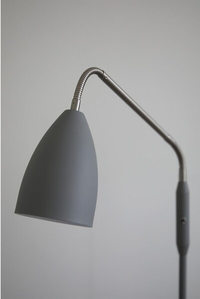Siva LED zatemnitvena stoječa svetilka s kovinskim senčilom (višina 140 cm) Patro – Markslöjd