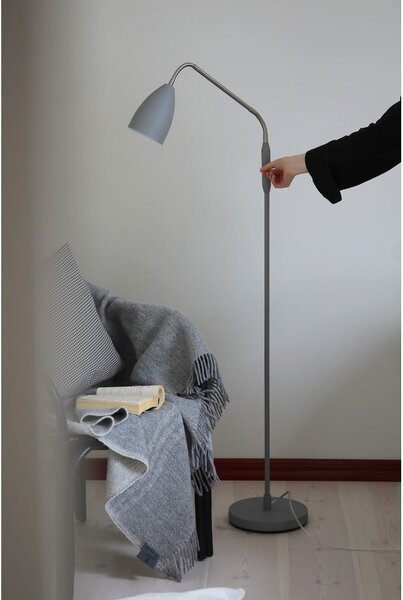 Siva LED zatemnitvena stoječa svetilka s kovinskim senčilom (višina 140 cm) Patro – Markslöjd