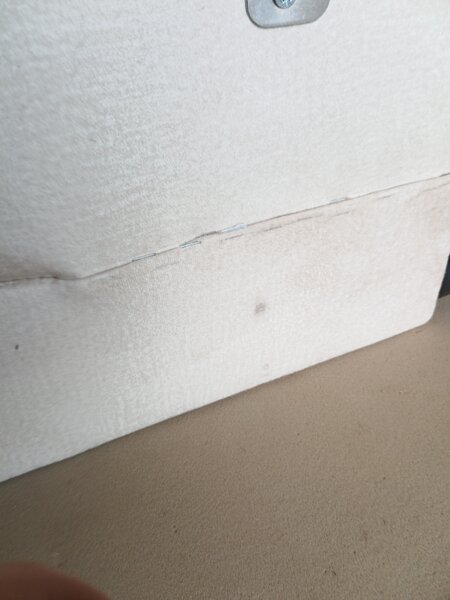 POSEBNA PONUDBA Raztegljiva sedežna garnitura v obliki črke U LIVARO 305x140 cm, kremna II. kakovost