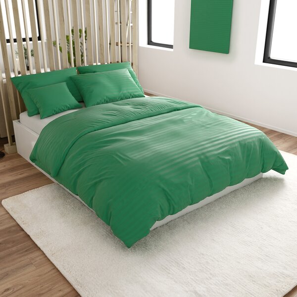 Hotelska posteljnina iz mikrovlaken JASMINE temno zelena - črta 2 cm Dimenzije posteljnine: 70 x 90 cm | 140 x 200 cm