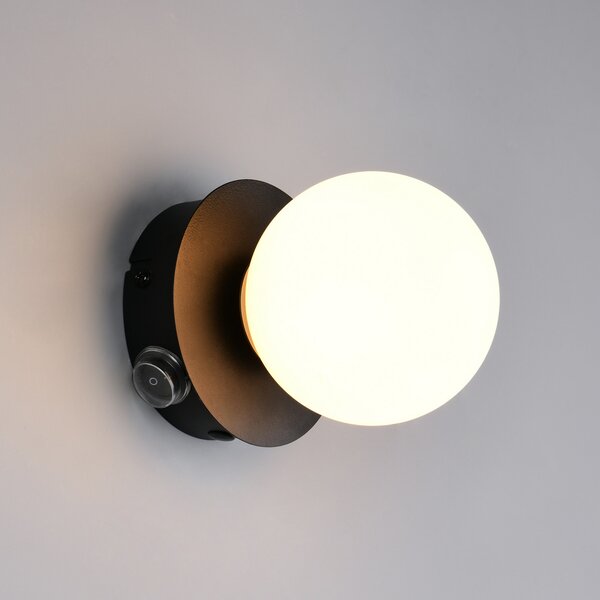Trio Lighting Stenska svetilka Alfio, premer 11 cm, mat črna, kovina/steklo, IP44, Črna, Kopalnica, Kovina, Sodobni