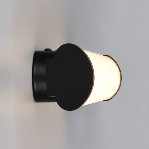 Trio Lighting LED-stenna svetilka Ernesto, črna, širina 60 cm, 3.000 K, IP44, Bela, Kopalnica, Kovina, Sodobni