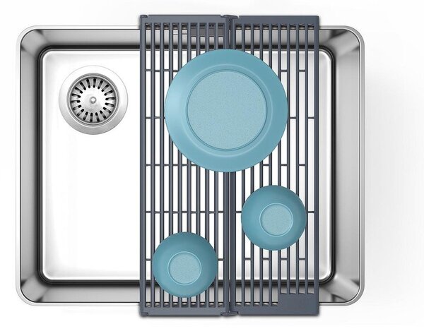 Siv plastičen nastavljiv odcejalnik za pomivalno korito 43x13 cm Platform – Joseph Joseph