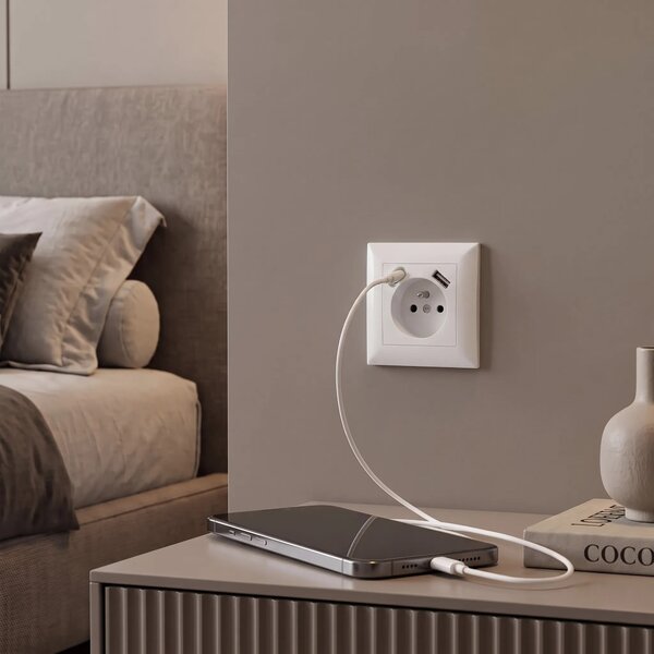 Enojna vtičnica z ozemljitvijo + USB-A USB-C OSTE JNH004-G White