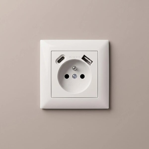 Enojna vtičnica z ozemljitvijo + USB-A USB-C OSTE JNH004-G White