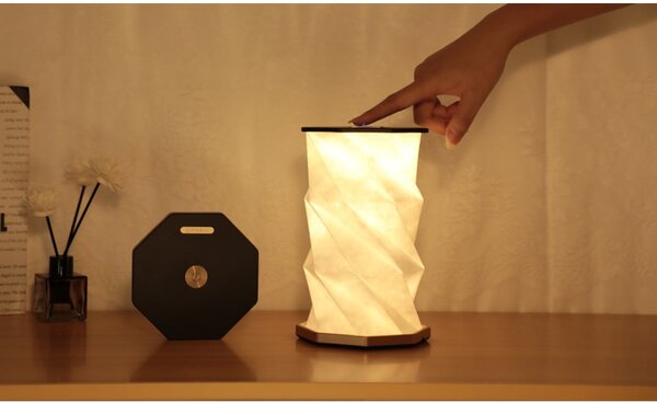 Črna LED namizna svetilka (višina 18 cm) Twist Hexagon – Gingko