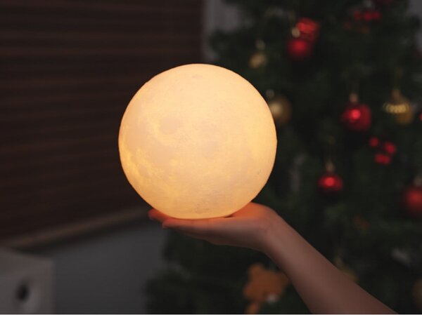 Temno rjava LED namizna svetilka iz masivnega oreha (višina 19,5 cm) Smart LunaSpin – Gingko