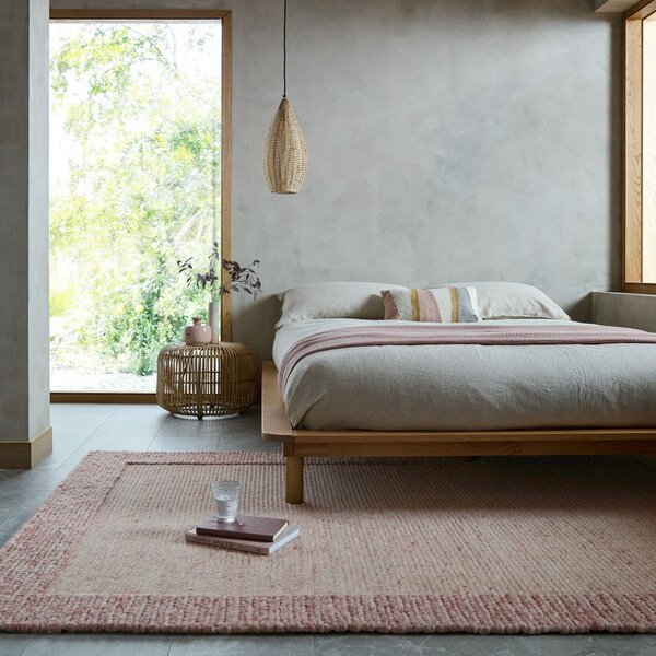 Svetlo rožnata ročno tkana preproga iz mešanice volne 120x170 cm Rue – Flair Rugs