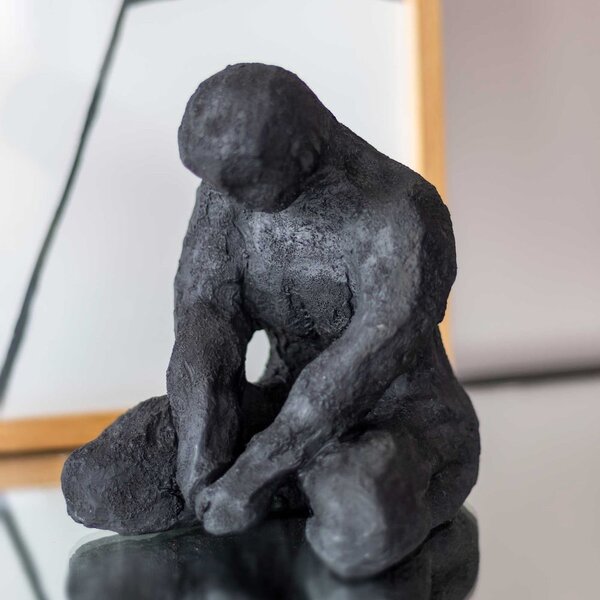 Kipec iz poliresina (višina 15 cm) Meditating Man – Mette Ditmer Denmark