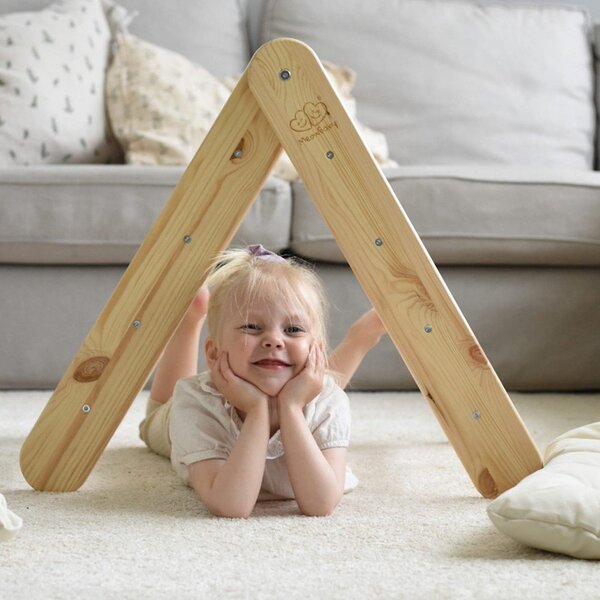Piklerjev trikotnik iz masivnega bora v naravni barvi 46x87x60 cm Montessori – Meowbaby