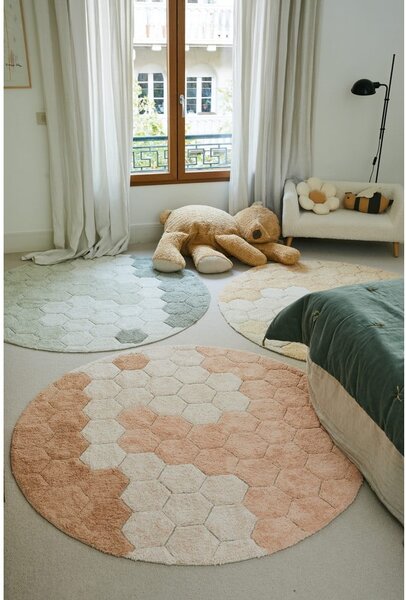 Svetlo rožnata pralna ročno tkana bombažna okrogla preproga ø 140 cm Honeycomb Rose – Lorena Canals