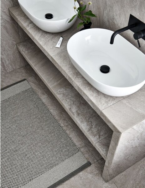 Siv zunanji in notranji tekač 85x260 cm Edit Warm Grey – Pappelina