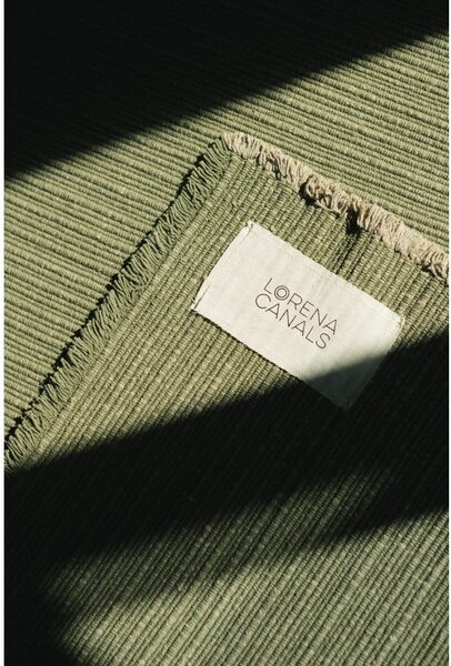Kaki zelena ročno tkana bombažna preproga 140x200 cm Handloom – Lorena Canals