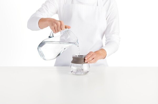 Svetlo rjav steklen čajnik s cedilom 500 ml – Lékué